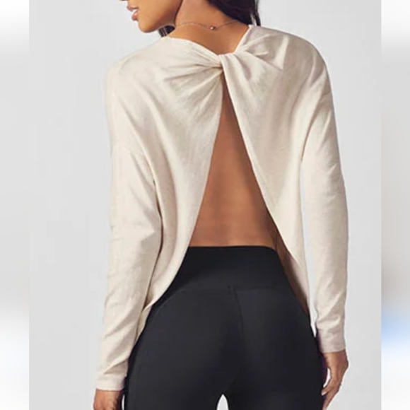 Fabletics Fabiana Sweater Women's S Cream Sporty Athletic Outdoor Casual Comfy - Picture 1 of 9